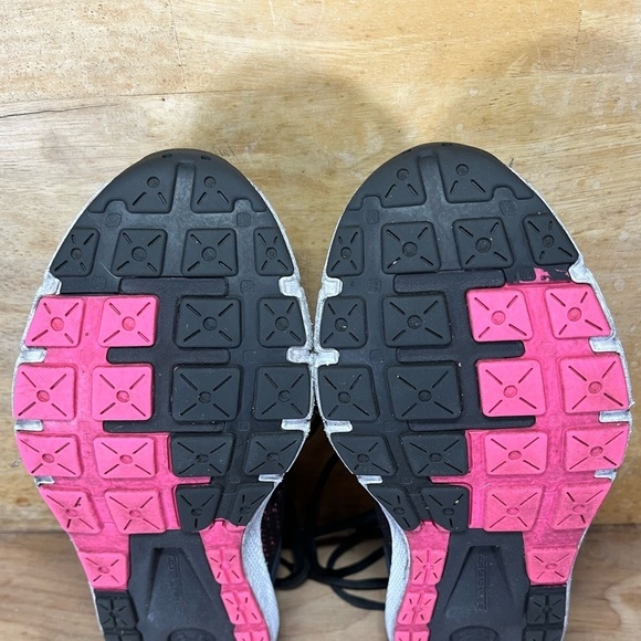 Under Armour CHARGED ROGUE Womens Size 6 Running Shoes Sneakers Black Pink - Picture 8 of 9